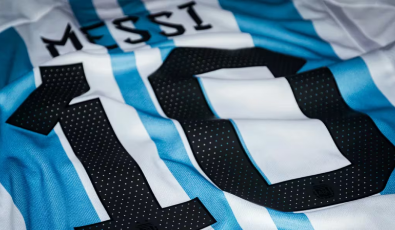 lionel-messi-water-solana